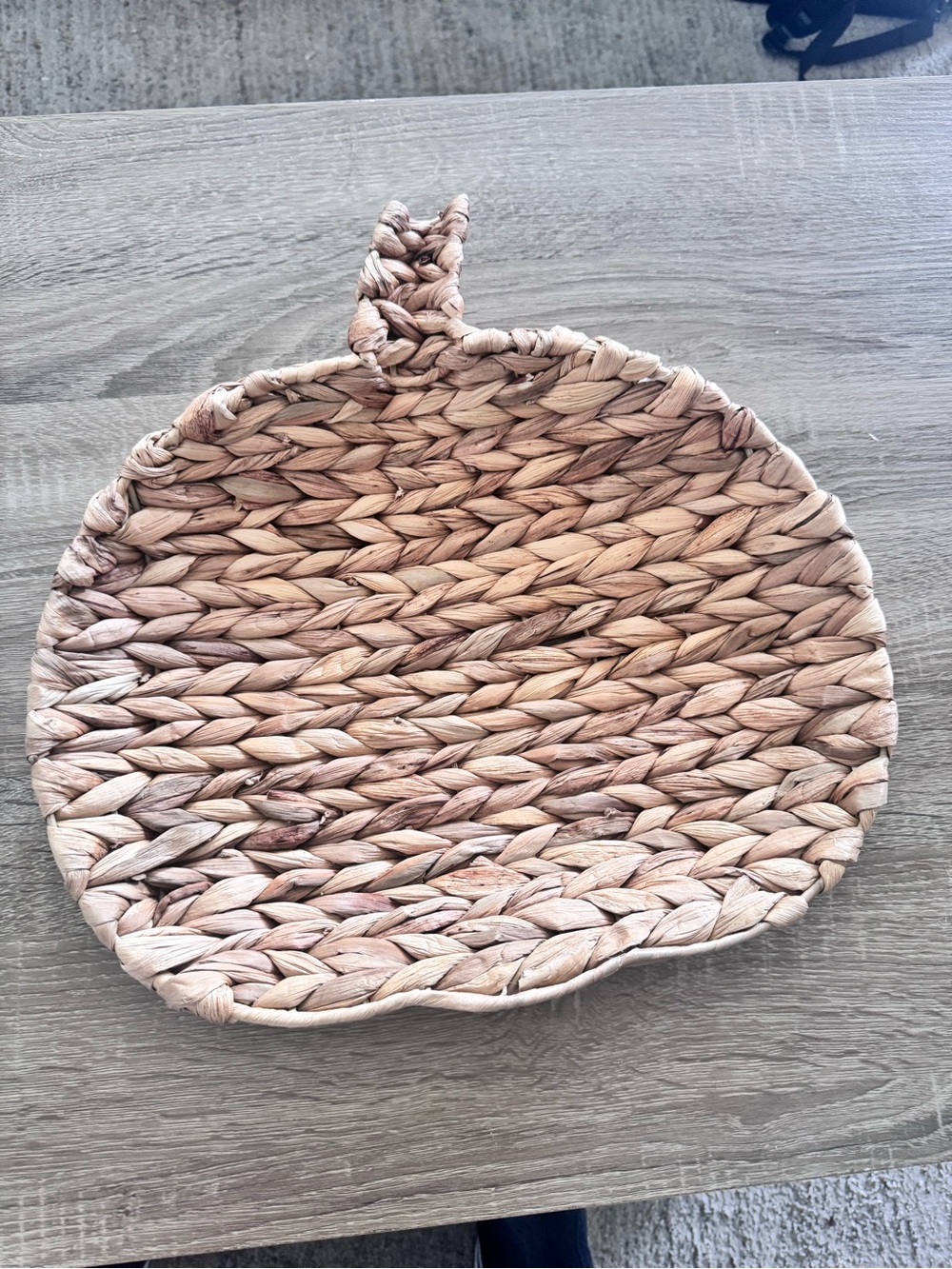 Natural Woven Round Tray - Neutral Tan